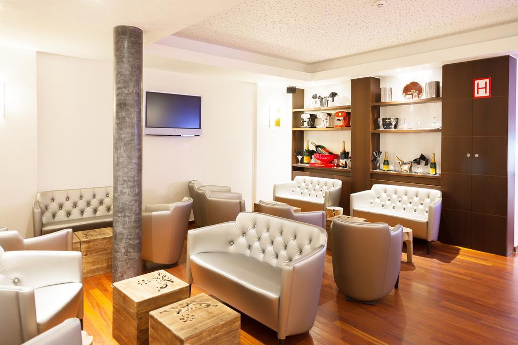 Hotel Tristar La Louvière Esterno foto