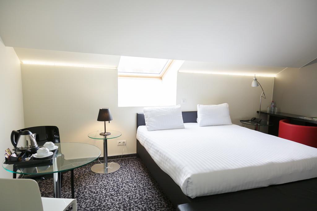 Hotel Tristar La Louvière Esterno foto