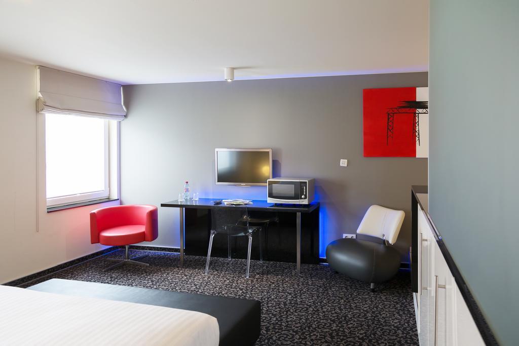 Hotel Tristar La Louvière Esterno foto