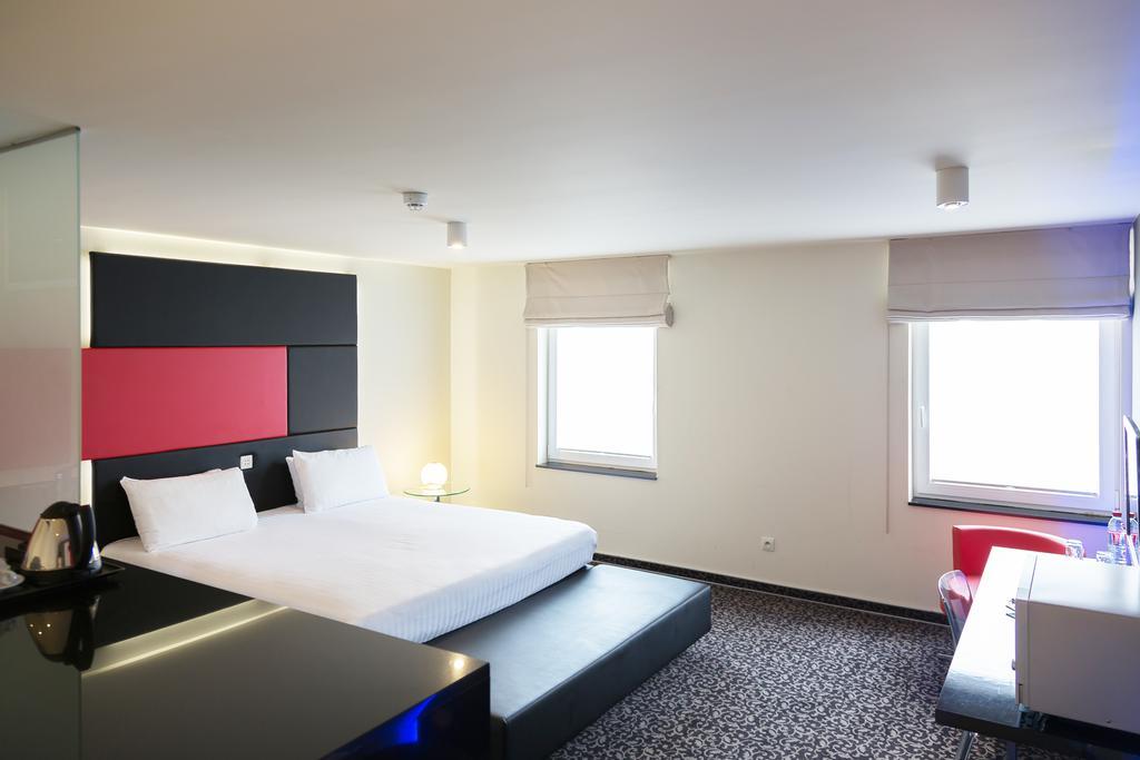 Hotel Tristar La Louvière Esterno foto