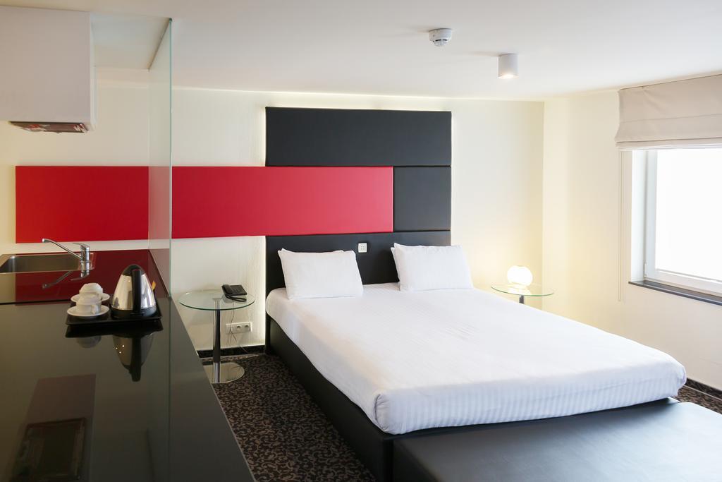 Hotel Tristar La Louvière Esterno foto
