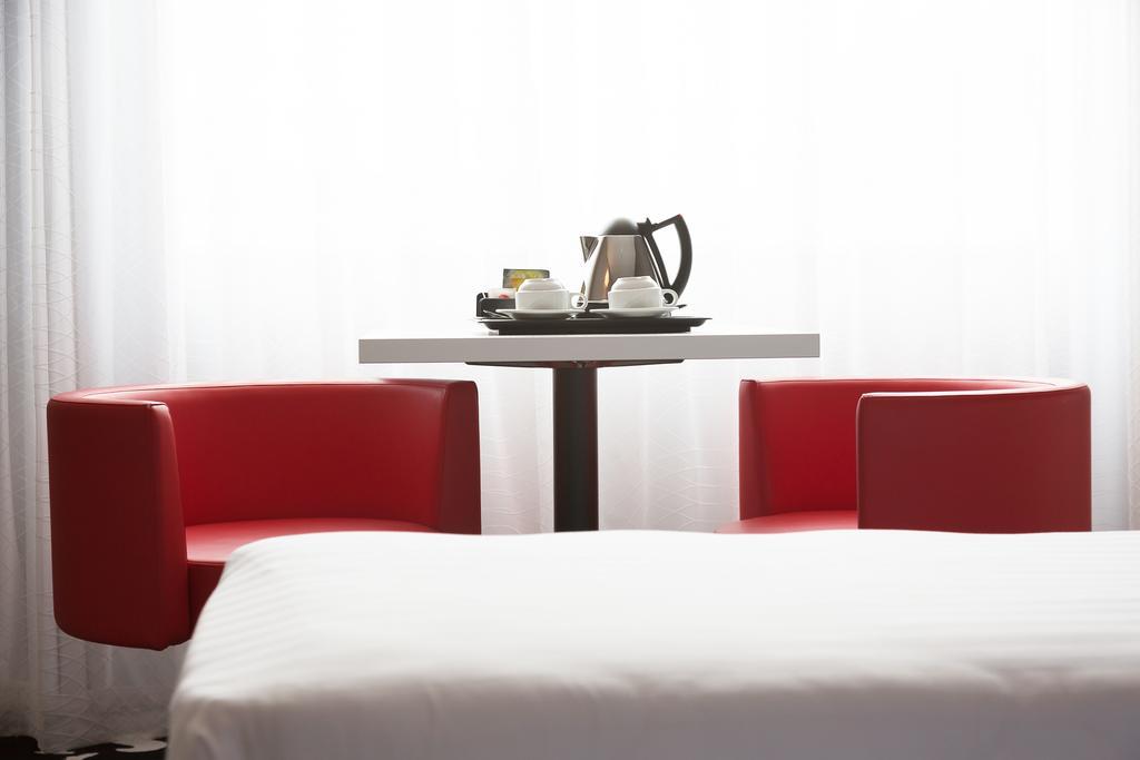 Hotel Tristar La Louvière Esterno foto